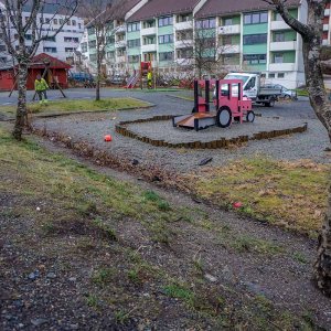 Rugdeveien Lekeplass ved Landås Skole.