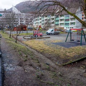 Rugdeveien Lekeplass ved Landås Skole.