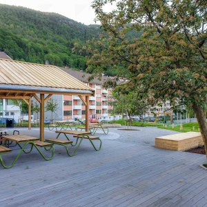 Rugdeveien Lekeplass ved Landås Skole.