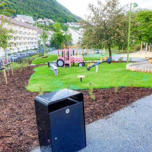 Rugdeveien Lekeplass ved Landås Skole.
