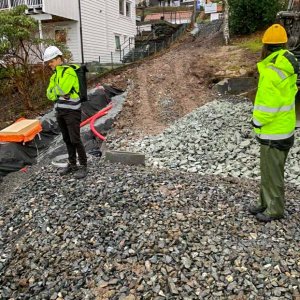 Vi bygger lekeplass for Barnas Byrom i Sudmannsvei