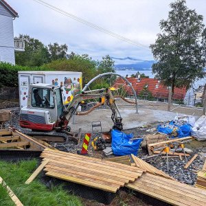Vi bygger lekeplass for Barnas Byrom i Sudmannsvei