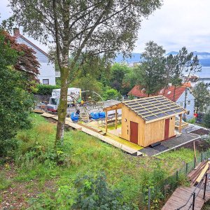 Vi bygger lekeplass for Barnas Byrom i Sudmannsvei