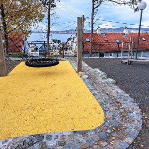 Vi bygger lekeplass for Barnas Byrom i Sudmannsvei