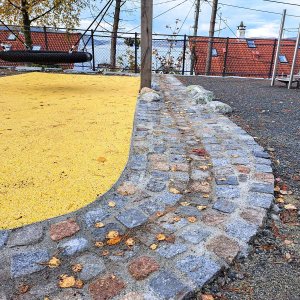 Vi bygger lekeplass for Barnas Byrom i Sudmannsvei